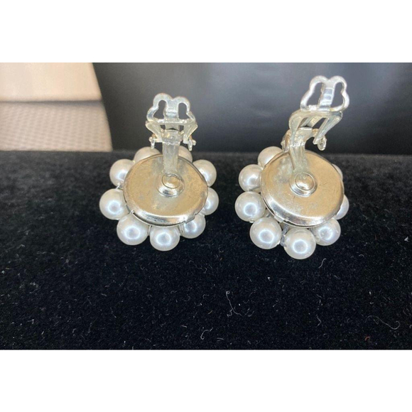 Pearl and rhinestone Flowers bridal jewelry set - Picture 10 of 12